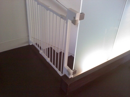baby gate for glass railing